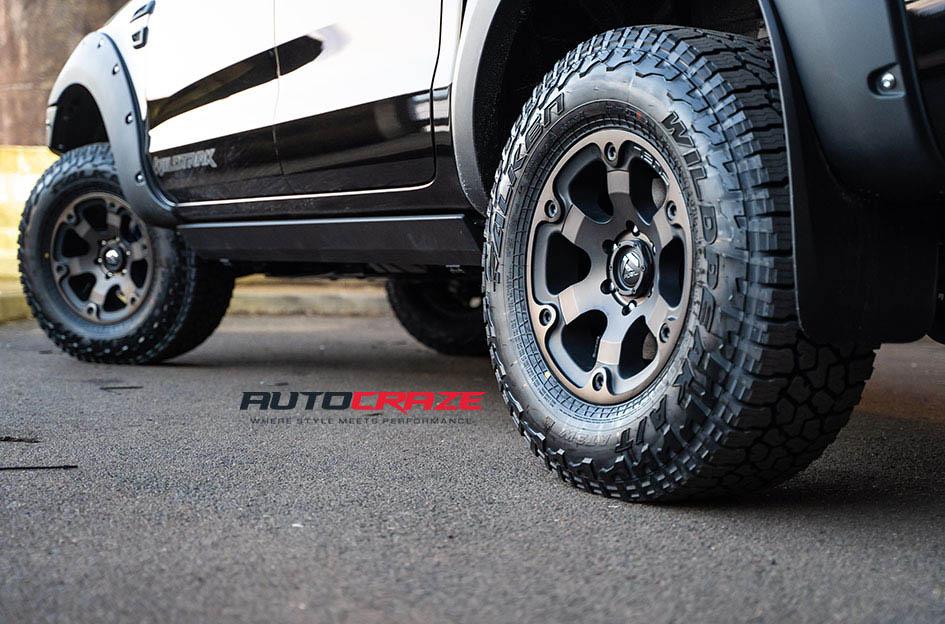 FORD RANGER BEAST BLACK MACHINED WITH DARK TINT